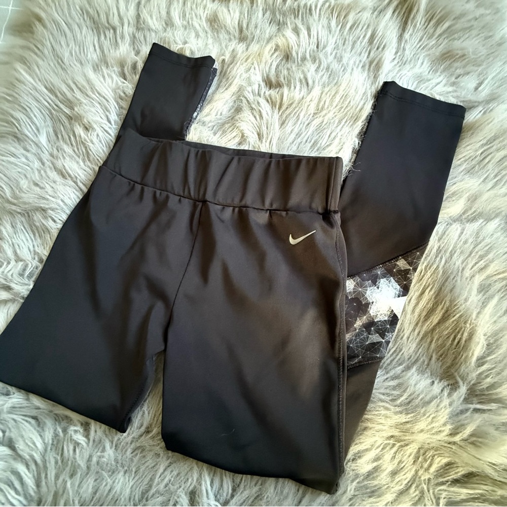 Nike Women’s Black Leggings with Abstract Pattern